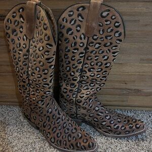 Vintage Ariat cheetah cowboy boots